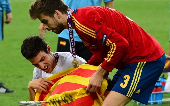 Pique tự hào vì màu cờ sắc áo Catalunya