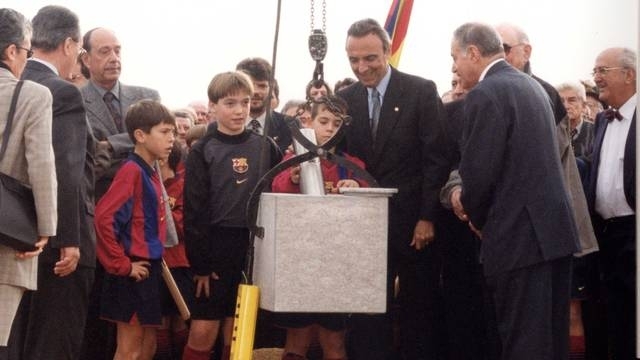 Alba đặt viên gạch đầu tiên đại diện lứa trẻ xây dựng khu Ciutat Esportiva Joan Gamper