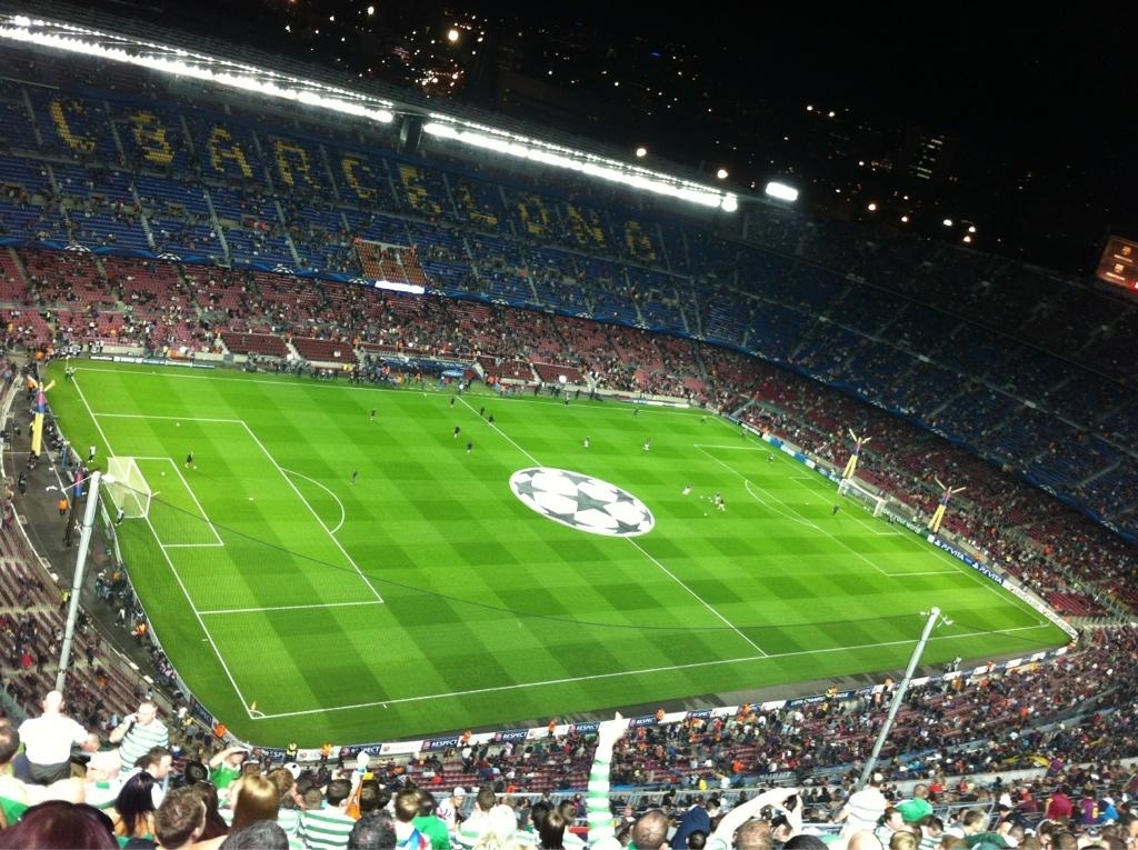 Các CĐV Celtic đến sân Camp Nou từ rất sớm. Họ áp đảo một góc khán đài