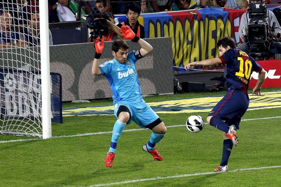 Messi với pha ghi bàn thứ 100 tại Camp Nou
