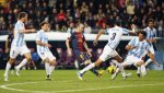 Iniesta trong vòng vây của Malaga. FCBVN-www.fcbarcelona.com.vn.jpg Iniesta trong vòng vây của Malaga. FCBVN-www.fcbarcelona.com.vn.jpg