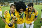 Thiago-Silva-posando-junto-a-l_54376498161_54115221154_600_396.jpg