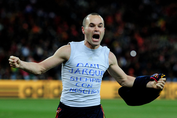 Iniesta tỏa sáng