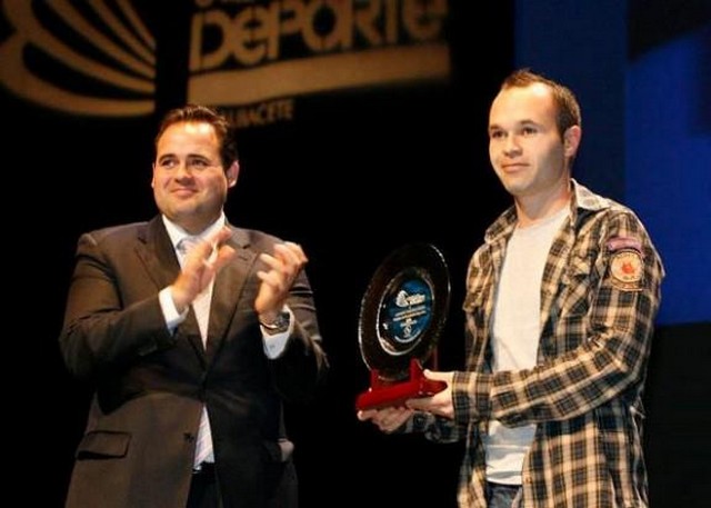 Iniesta: "Năm 2012 sẽ là một cuộc phiêu lưu đầy thú vị"