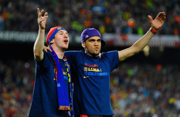 Messi - Alves, bộ đôi bất bại bốn năm tại Bernabeu