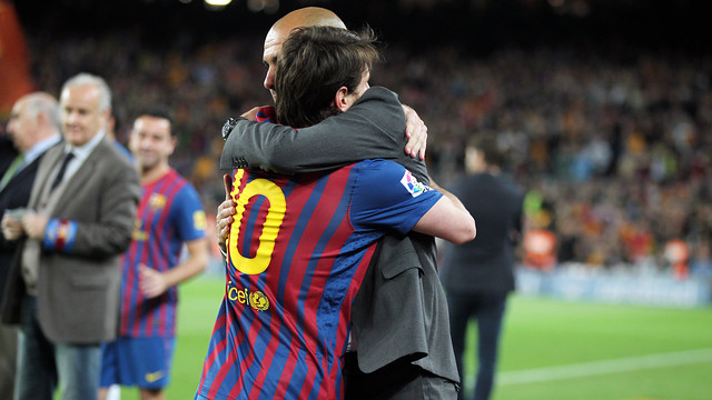 Messi ôm chia tay Pep Guardiola