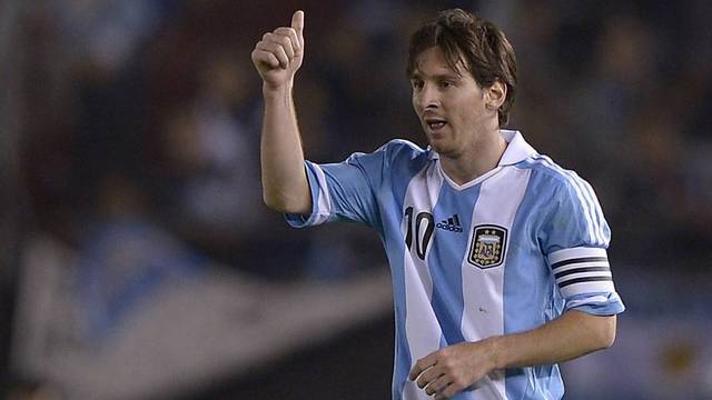Messi lập kỷ lục về số lần ra sân trong mùa giải