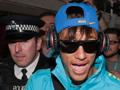 Neymar: Messi mới xứng đáng nhận Quả Bóng Vàng
