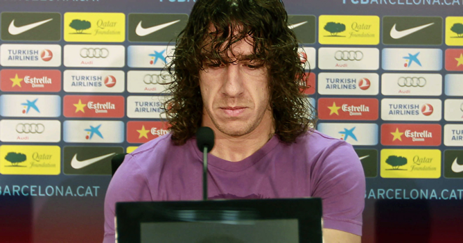 Puyol buồn bã trả lời họp báo chia tay Pep