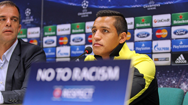 Alexis Sanchez họp báo trước trận gặp Milan