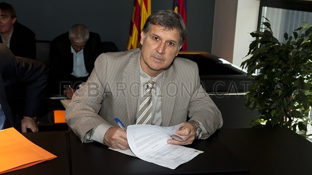 Gerardo Martino ký hợp đồng