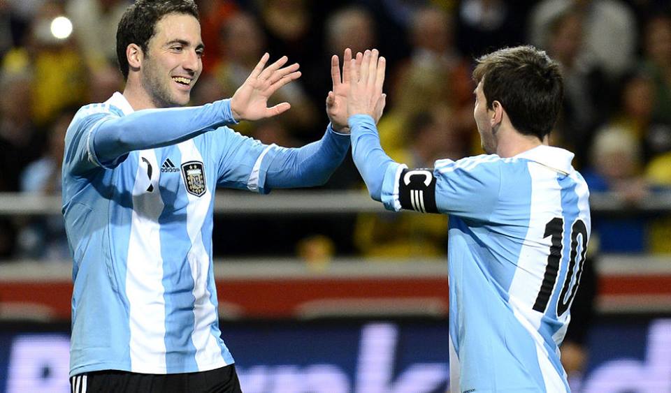Messi cùng Higuain trong màu áo Argentina
