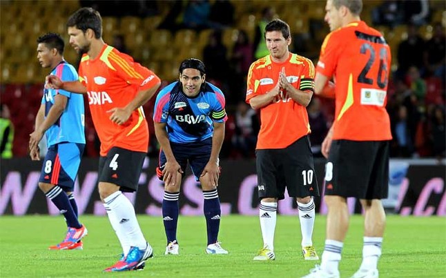 Messi và Falcao trong một trận đấu từ thiện