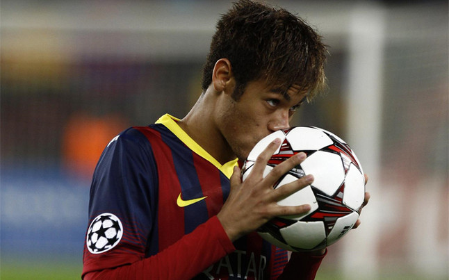 Neymar ăn mừng hattrick đầu tiên trong bí mật