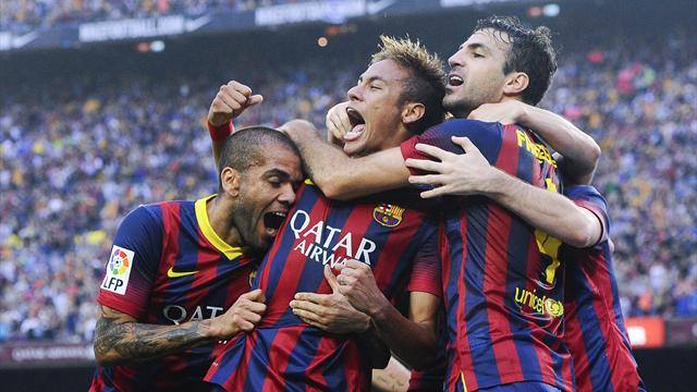 Neymar vui mừng với bàn thắng mở tỷ số
