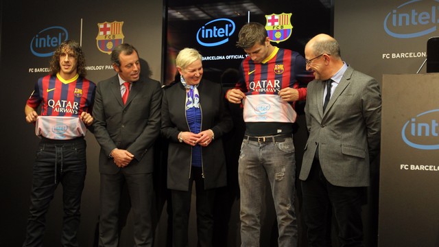 Barça và Intel hợp tác 5 năm: Hãy nhìn vào mặt trong...áo đấu