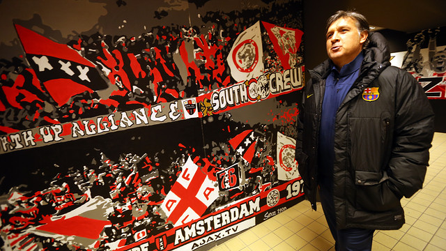 Tata trong đường hâm sân Amsterdam Arena