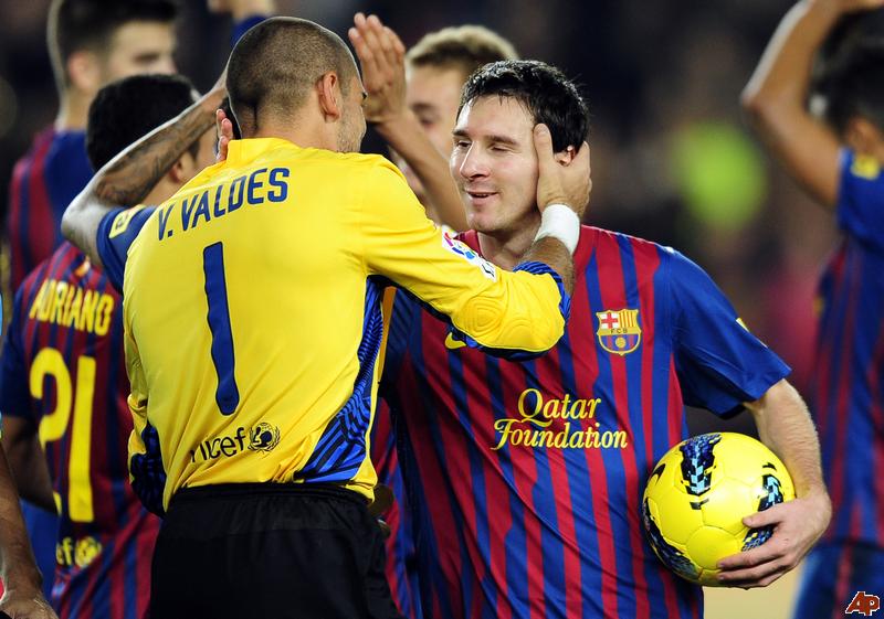 Valdes: "Messi là chúa"