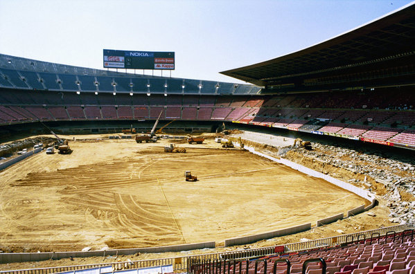 Camp Nou trong thời kỳ thay mặt cỏ