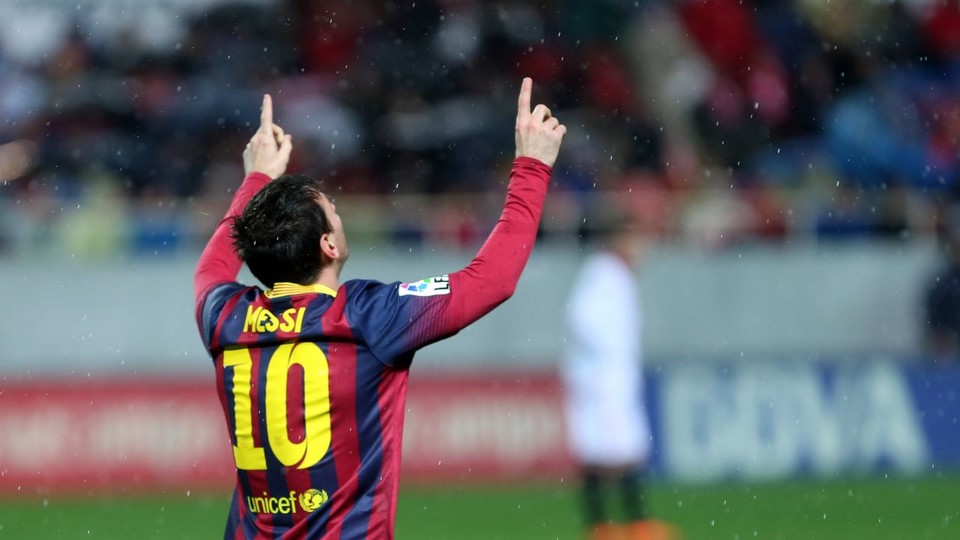 Messi ăn mừng bàn thắng ghi được