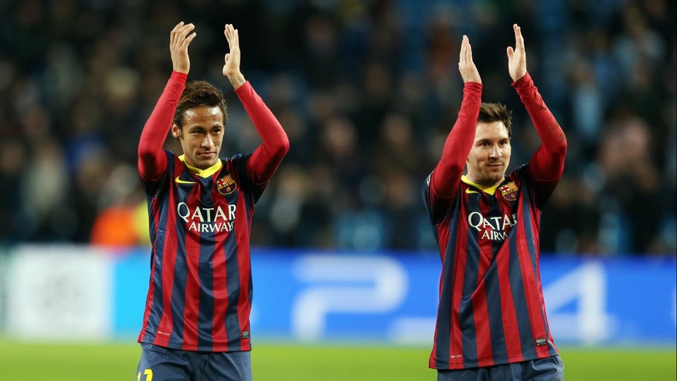 Messi và Neymar chào khán giả lúc cuối trận