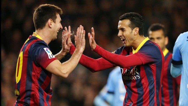Messi chia vui với bàn thắng của Pedro