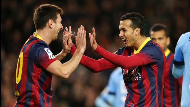 Messi chia vui với bàn thắng của Pedro