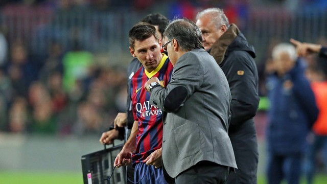 Messi chuẩn bị được Tata tung vào sân