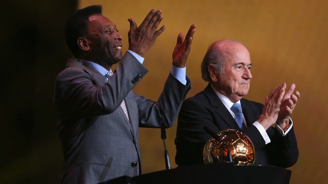 "Vua" bóng đá Pele và Chủ tịch Fifa Sepp Blatter trong buổi lễ