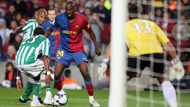 Yaya Toure trong màu áo Barça năm 2009